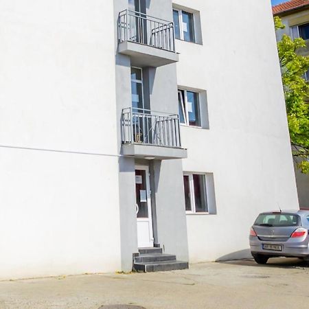 אראד Apartament Cu O Camera מראה חיצוני תמונה