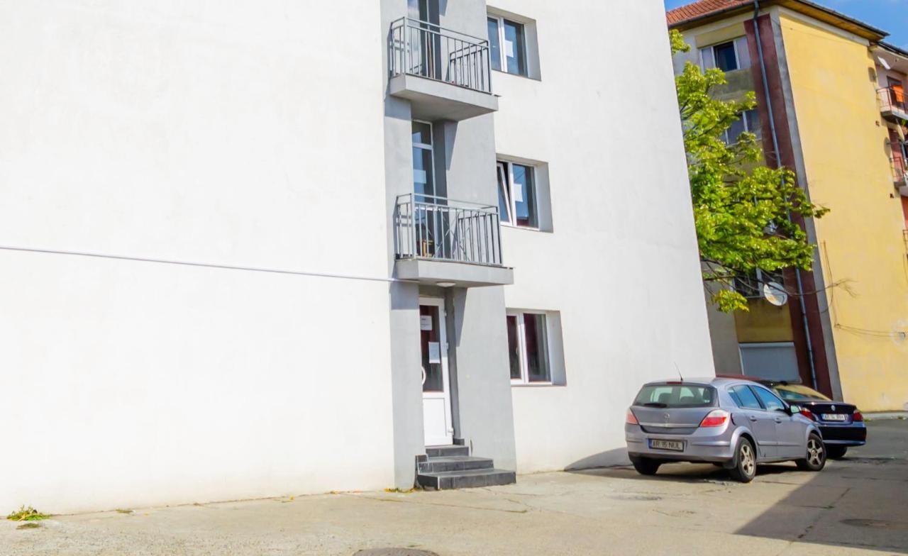 אראד Apartament Cu O Camera מראה חיצוני תמונה